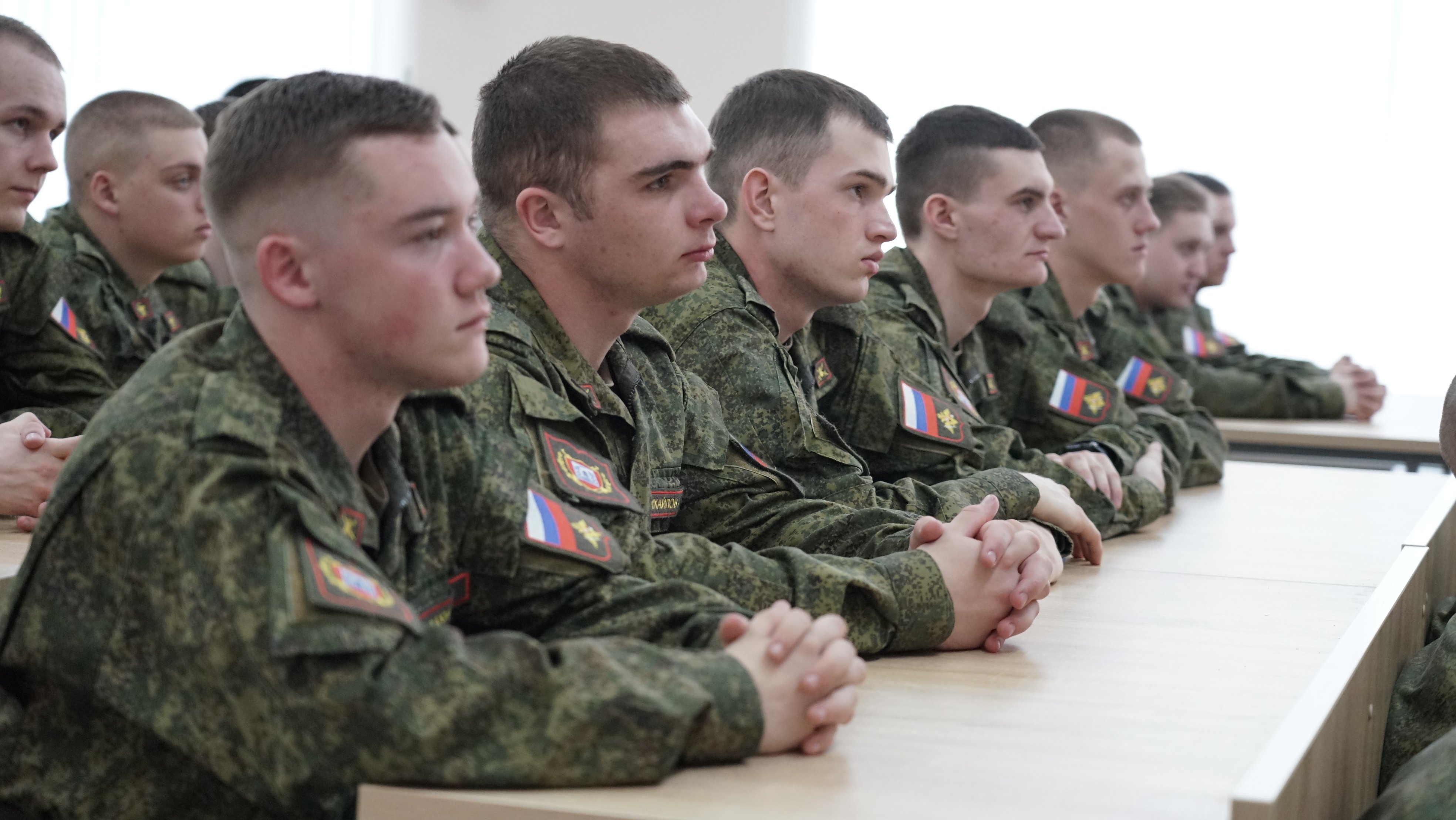 Изображение новости: Студенты ВУЦа Державинского встретились с участником программы «Время героев» Константином Кутейниковым